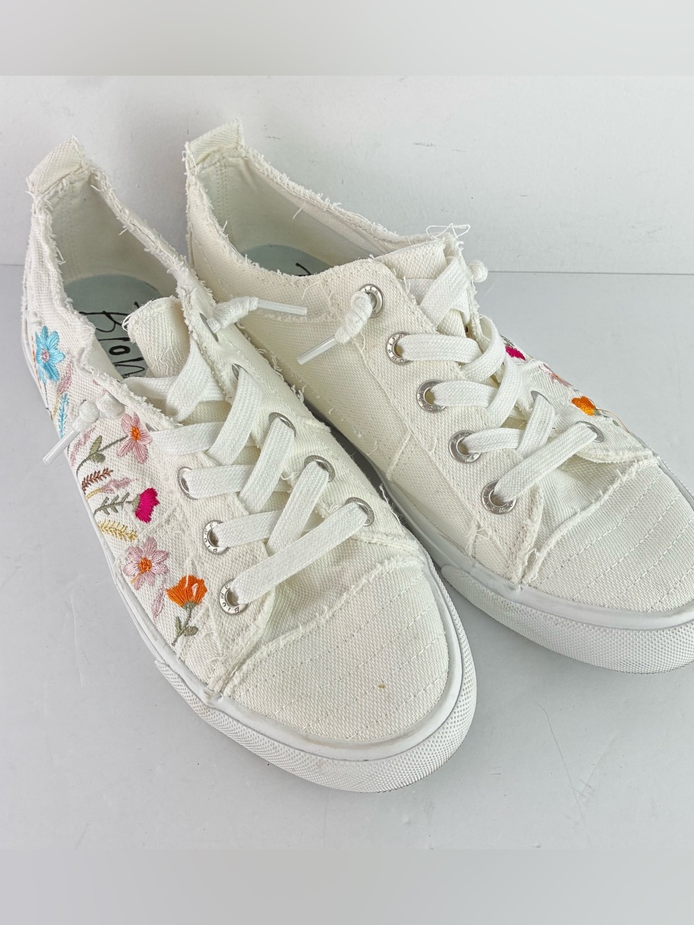 Blowfish Malibu Embroidered Canvas Lace Sneakers